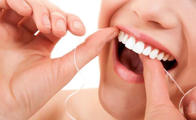 Fio Dental: Antes ou Depois da Escovação?